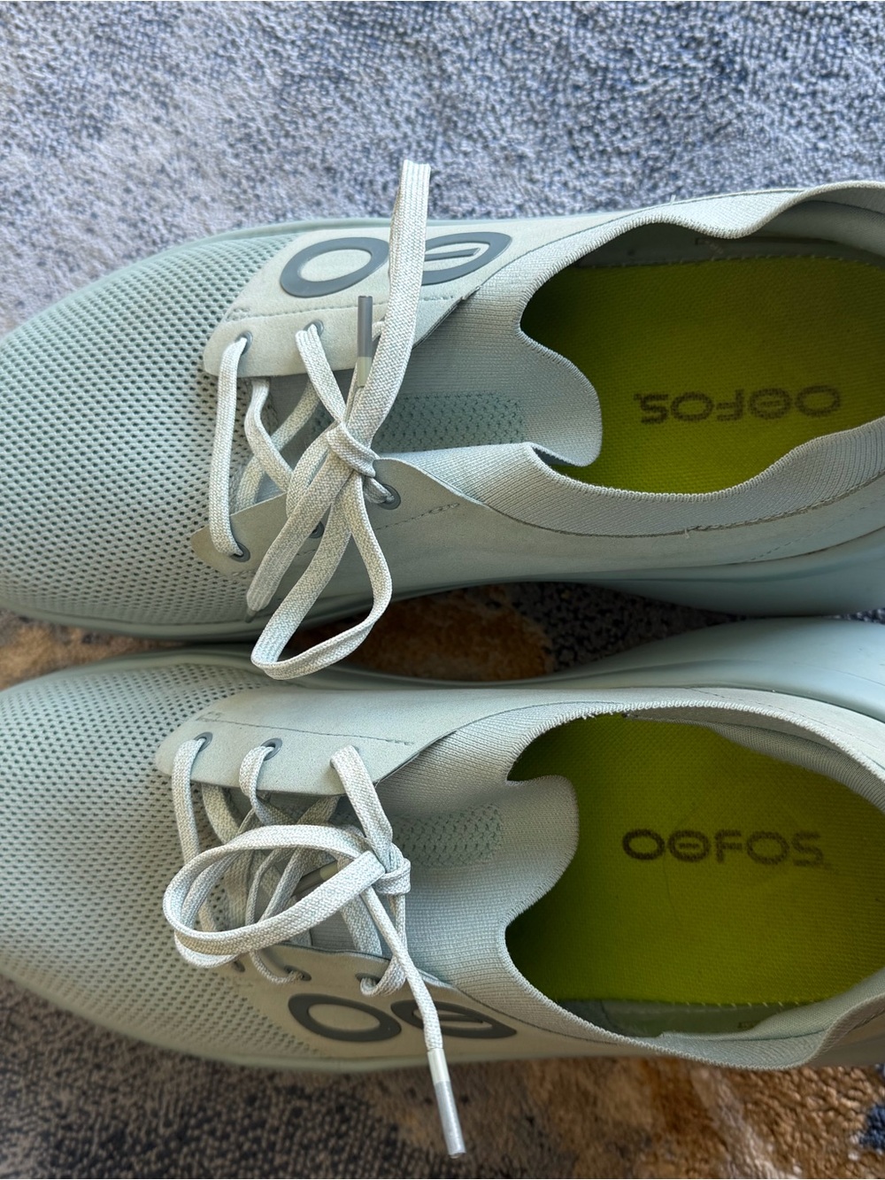 OOFOS Men's Athletic Shoes Light Gray with Lime Insole